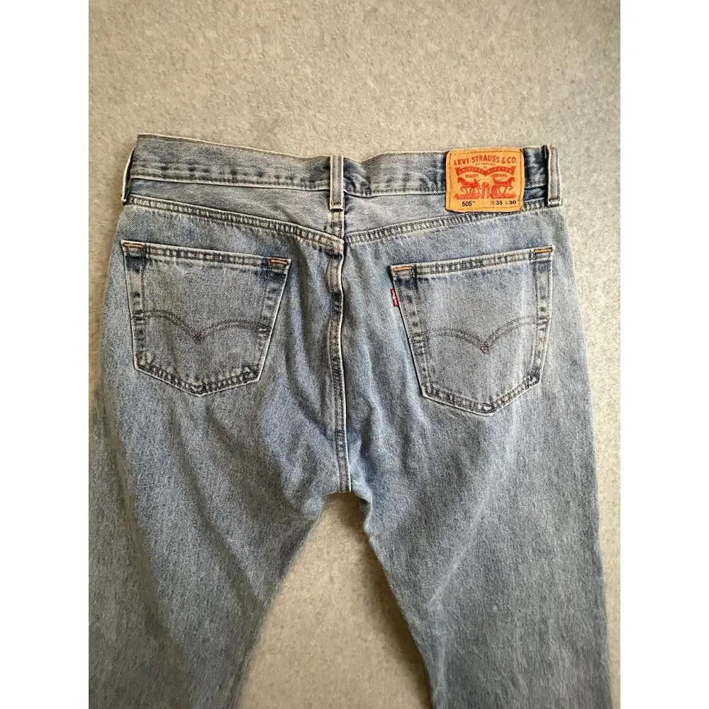 Levi's 505 Men's Light Wash Blue Denim Straight Jeans Size 35 x 30 Regular Fit